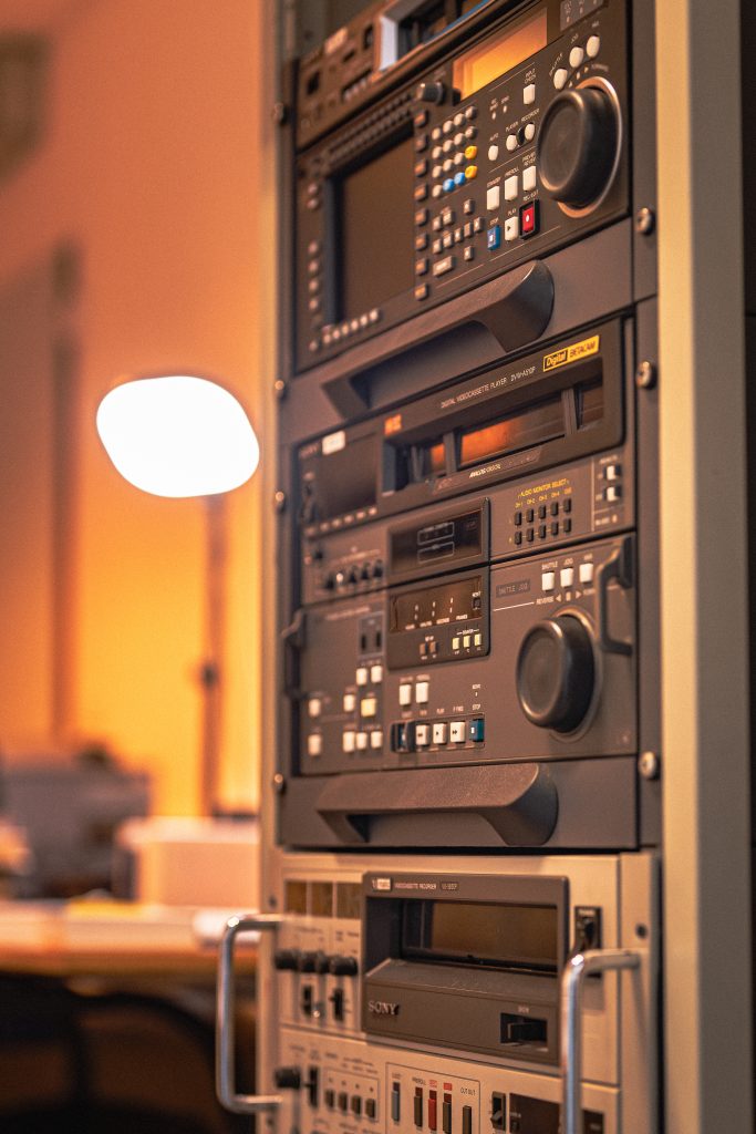 Geräte zur Digitalisierung von Betacam, HDCAM, U-matic und weiteren Videoformaten bei Dicentia Media.